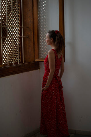 Sleeveless dress in Lively Red